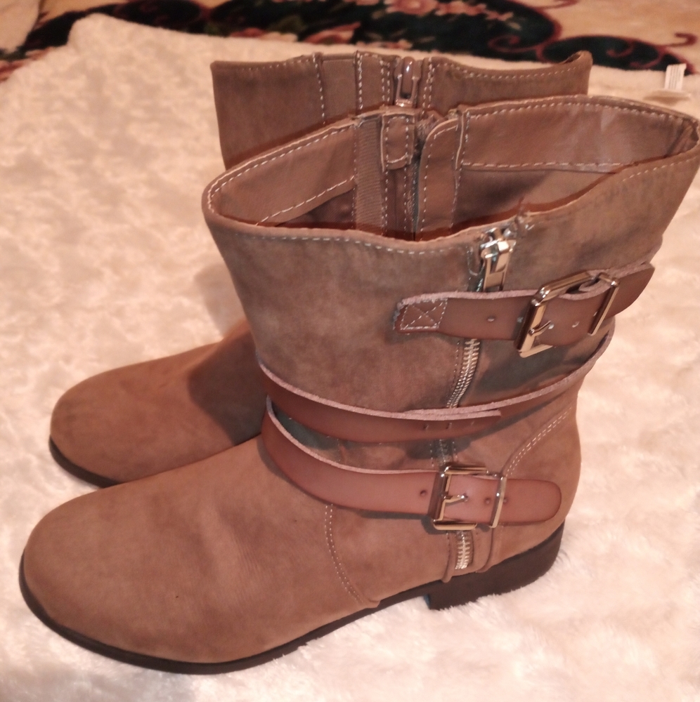 TORRID, suede ankle boots side zipper size 9 M
